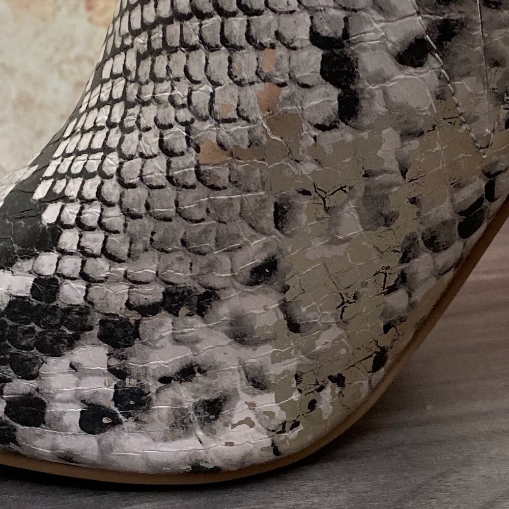 New Women’s Snakeskin Print Pointed Toe Mules - Picture 9 of 10